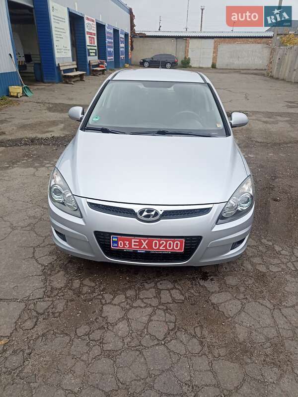 Хэтчбек Hyundai i30 2009 в Сумах