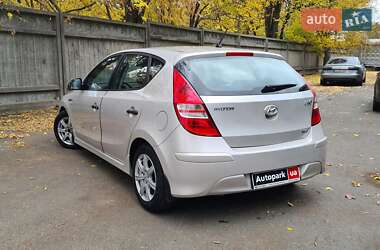 Хэтчбек Hyundai i30 2011 в Киеве