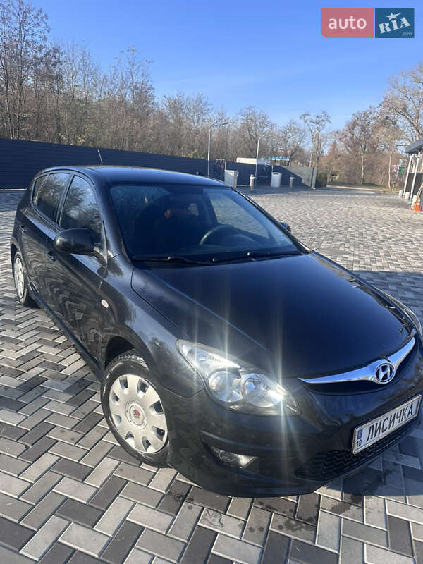 Хетчбек Hyundai i30 2010 в Каневі