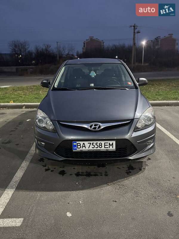 Хэтчбек Hyundai i30 2010 в Белогородке