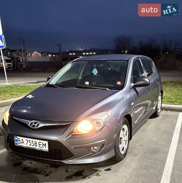 Хэтчбек Hyundai i30 2010 в Белогородке