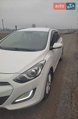 Универсал Hyundai i30 2013 в Змиеве