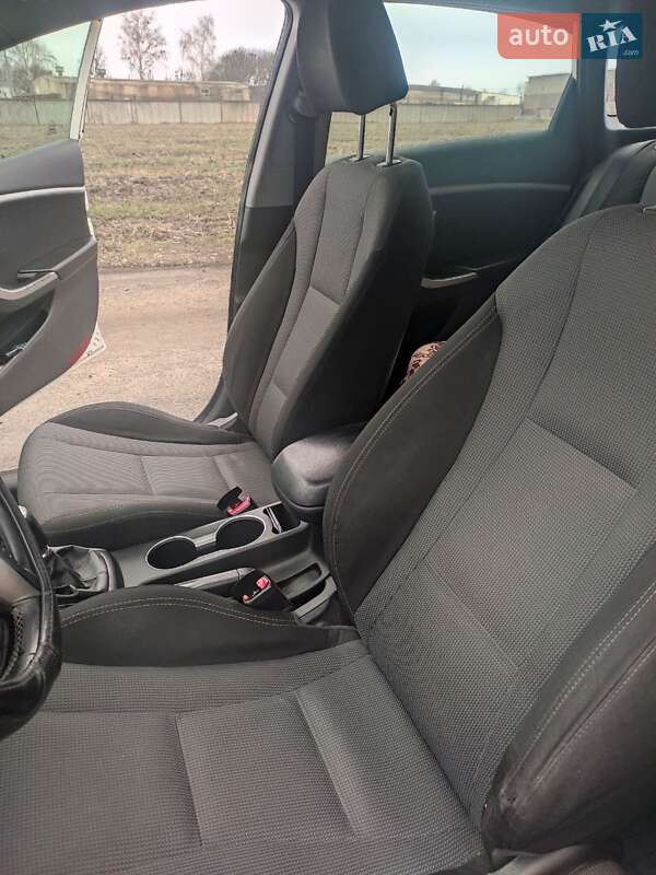 Универсал Hyundai i30 2013 в Змиеве фото 17 Универсал Hyundai i30 2013 в Змиеве