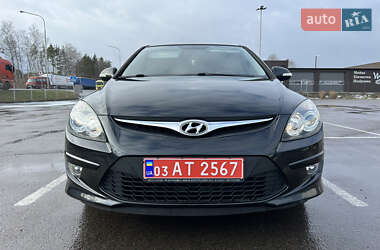 Хэтчбек Hyundai i30 2011 в 