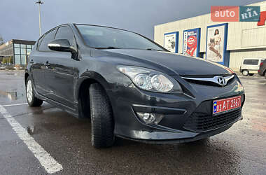 Хэтчбек Hyundai i30 2011 в 