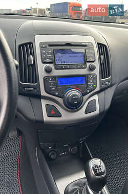 Хэтчбек Hyundai i30 2011 в 