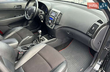 Хэтчбек Hyundai i30 2011 в 