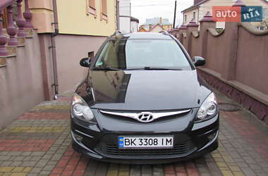 Універсал Hyundai i30 2010 в Рівному