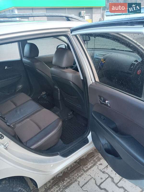 Универсал Hyundai i30 2008 в Ивано-Франковске фото 3 Универсал Hyundai i30 2008 в Ивано-Франковске
