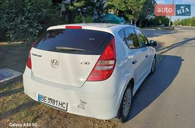 Хэтчбек Hyundai i30 2010 в 