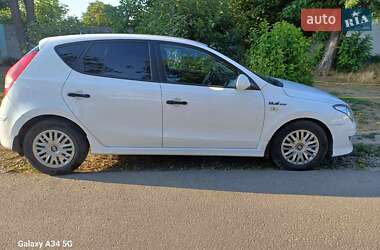 Хэтчбек Hyundai i30 2010 в 
