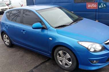Хэтчбек Hyundai i30 2010 в 