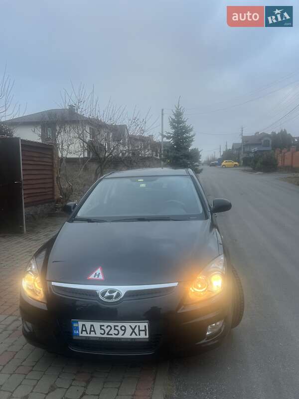 Хетчбек Hyundai i30 2009 в 