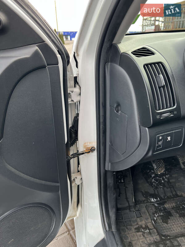 Хэтчбек Hyundai i30 2009 в Нововолынске фото 24 Хэтчбек Hyundai i30 2009 в Нововолынске