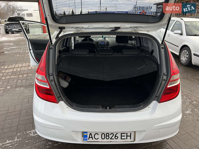 Хэтчбек Hyundai i30 2009 в Нововолынске фото 8 Хэтчбек Hyundai i30 2009 в Нововолынске