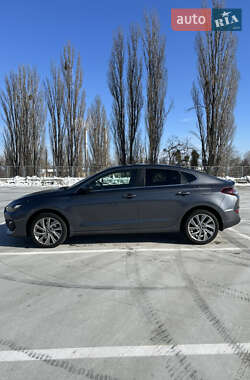 Фастбэк Hyundai i30 2019 в 