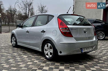 Хэтчбек Hyundai i30 2011 в 