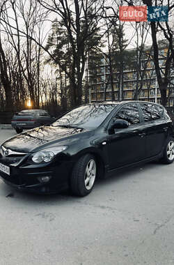 Хэтчбек Hyundai i30 2010 в 