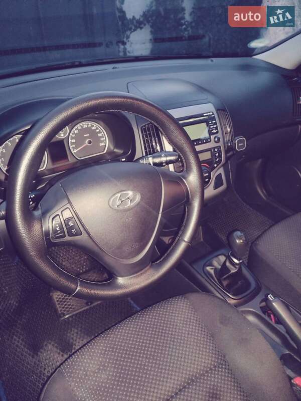 Хэтчбек Hyundai i30 2011 в Днепре