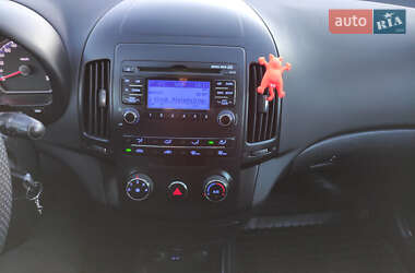 Хэтчбек Hyundai i30 2011 в 
