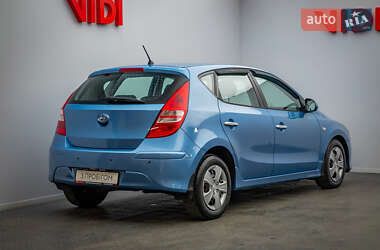 Хэтчбек Hyundai i30 2011 в 