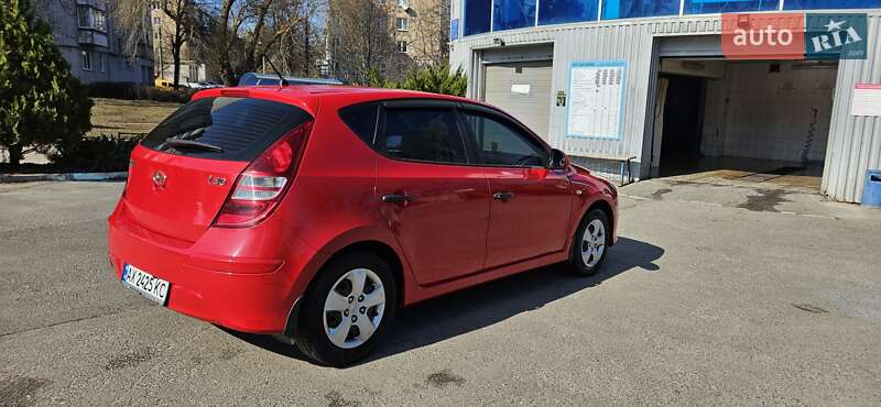 Хэтчбек Hyundai i30 2010 в Харькове