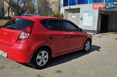 Хэтчбек Hyundai i30 2010 в 