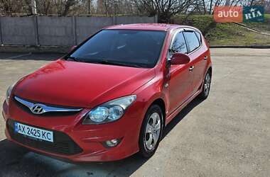 Хэтчбек Hyundai i30 2010 в 