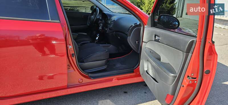 Хэтчбек Hyundai i30 2010 в Харькове