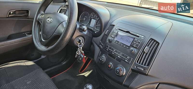 Хэтчбек Hyundai i30 2010 в Харькове