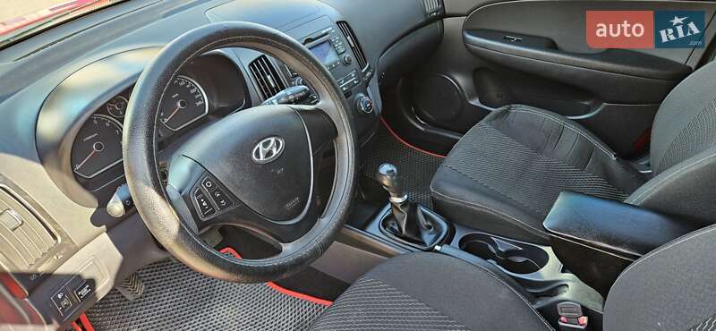 Хэтчбек Hyundai i30 2010 в Харькове