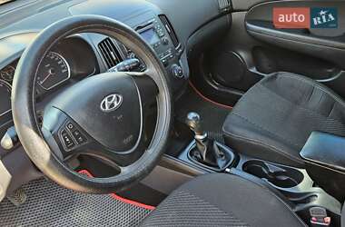 Хэтчбек Hyundai i30 2010 в 