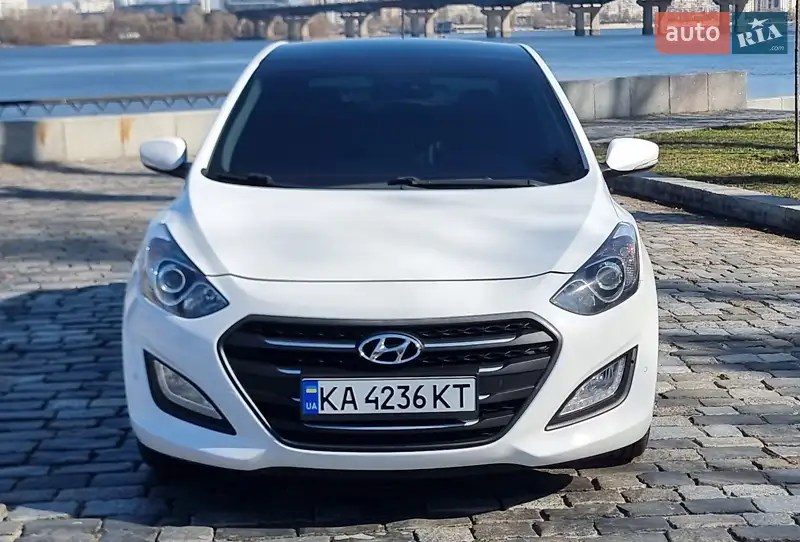 Хэтчбек Hyundai i30 2012 в 