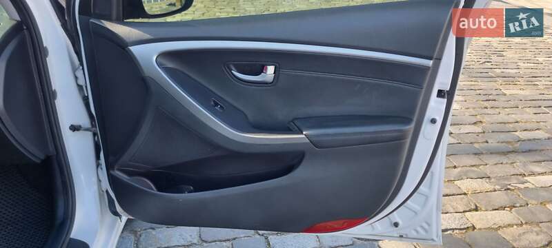 Хэтчбек Hyundai i30 2012 в Киеве