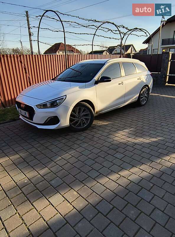 Универсал Hyundai i30 2018 в Ужгороде