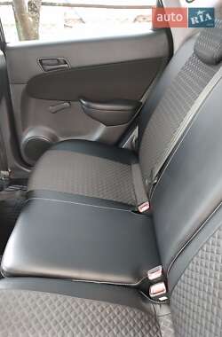 Хэтчбек Hyundai i30 2009 в 
