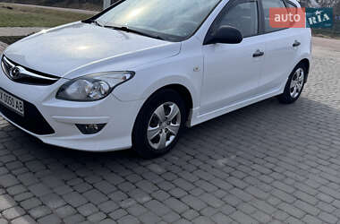 Хетчбек Hyundai i30 2011 в 