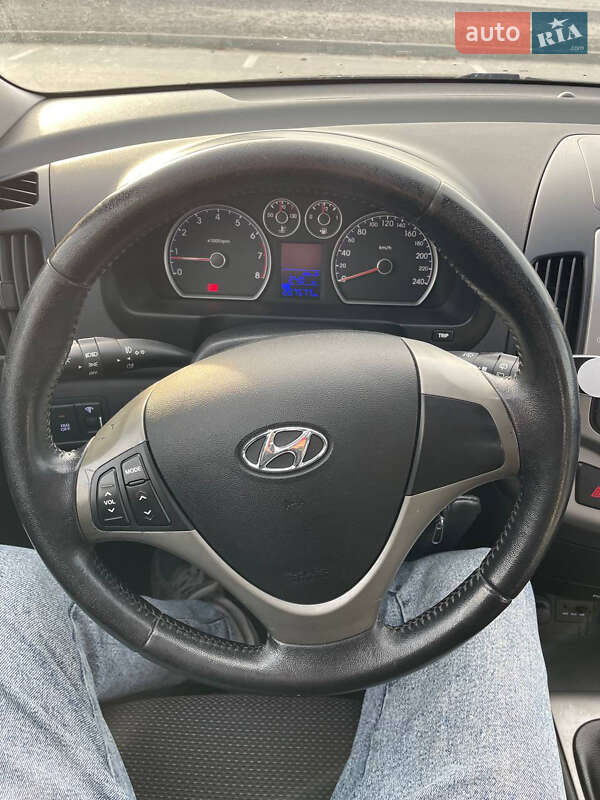 Хэтчбек Hyundai i30 2009 в Радехове