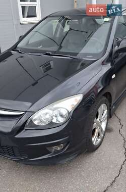 Хэтчбек Hyundai i30 2010 в 