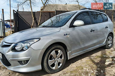 Универсал Hyundai i30 2011 в Новой Ушице