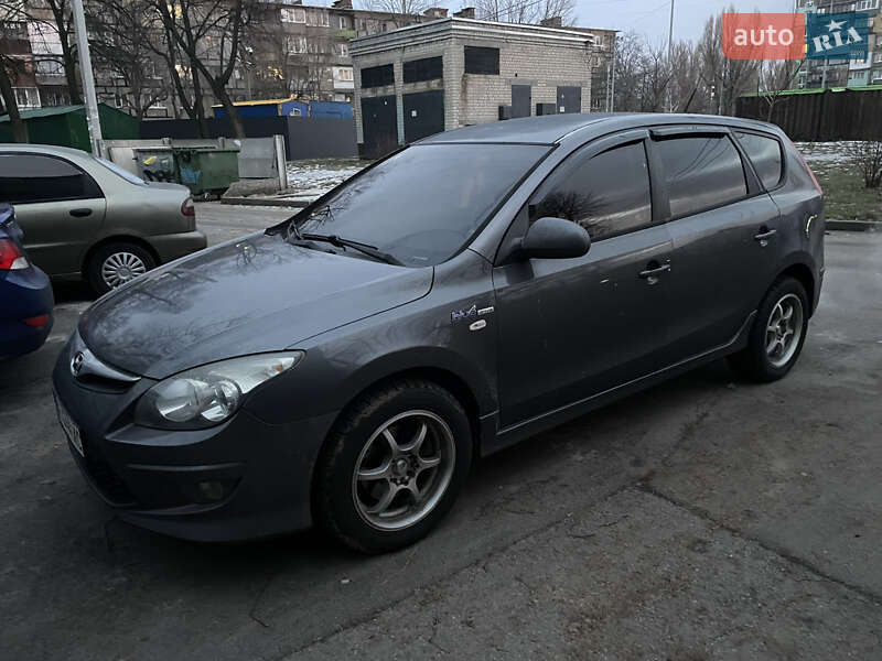 Універсал Hyundai i30 2010 в Дніпрі