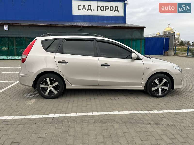 Универсал Hyundai i30 2011 в Гайвороне