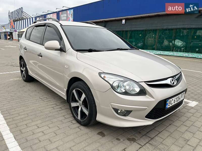 Универсал Hyundai i30 2011 в Гайвороне