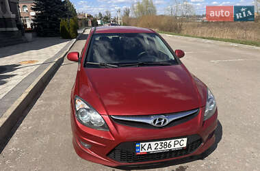 Хэтчбек Hyundai i30 2011 в 