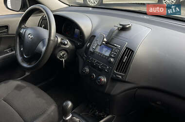 Хэтчбек Hyundai i30 2011 в 