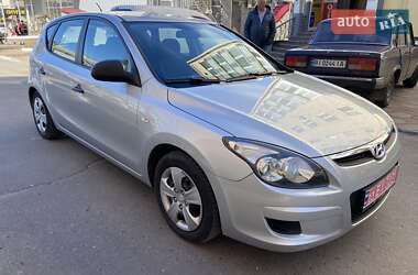 Хетчбек Hyundai i30 2010 в 