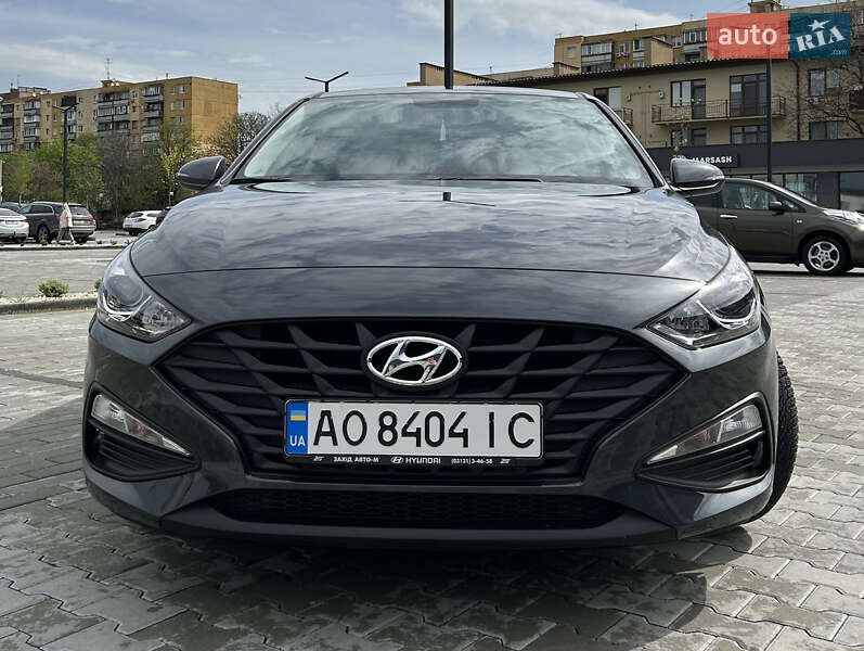 Хэтчбек Hyundai i30 2023 в Ужгороде