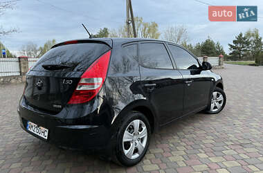 Хэтчбек Hyundai i30 2010 в 