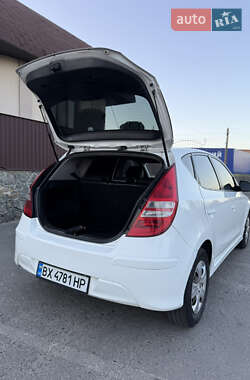 Хэтчбек Hyundai i30 2011 в 