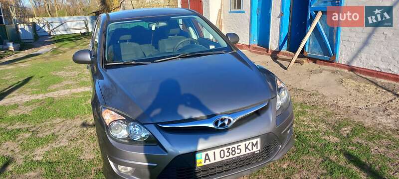 Хэтчбек Hyundai i30 2011 в 